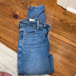 American Eagle Outfitters Skinny Jeans - Medium Blue Wash